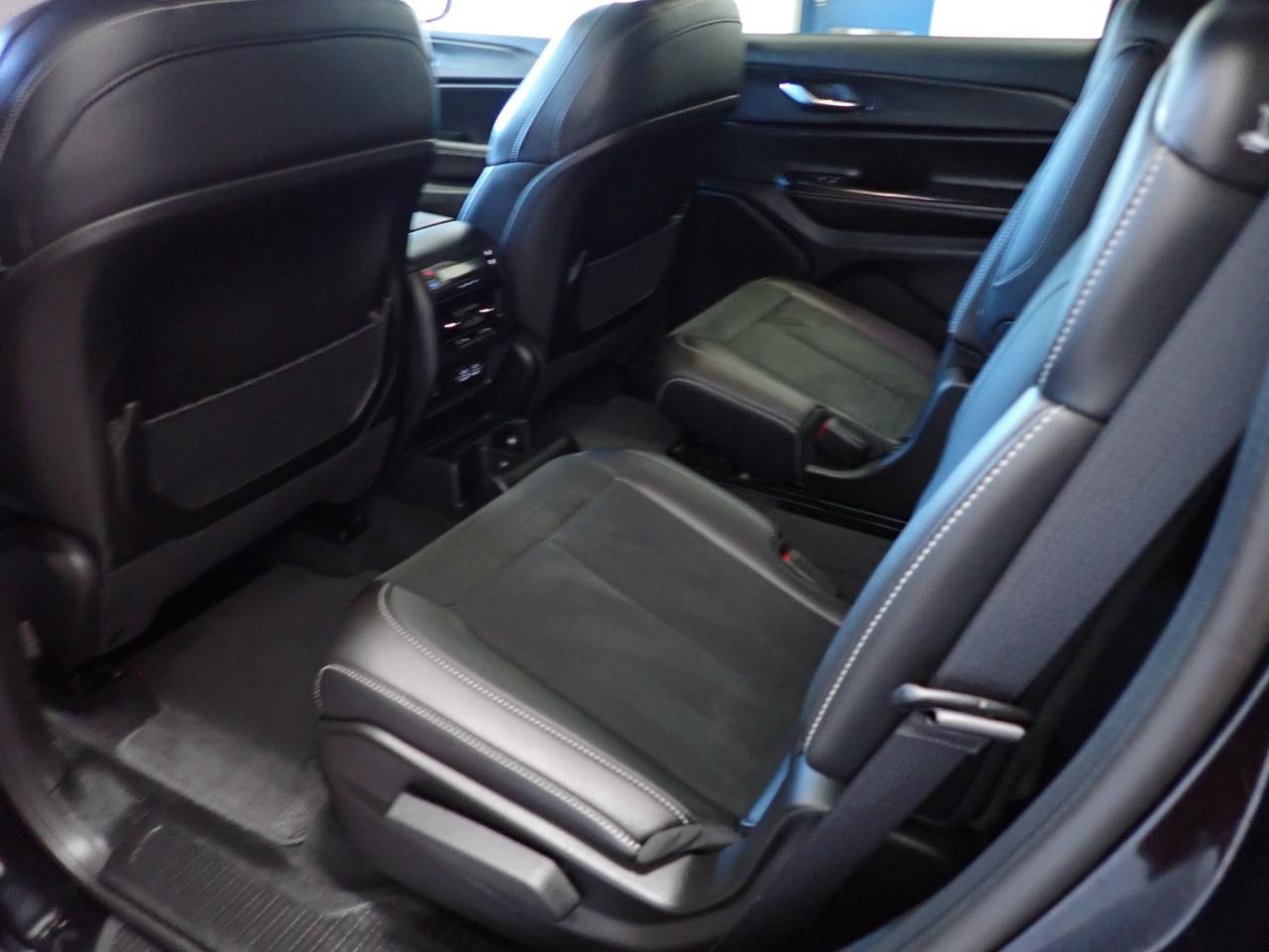 2024 Jeep Grand Cherokee L Altitude 4WD SUNROOF MAX TRAILER TOW PKG Photo