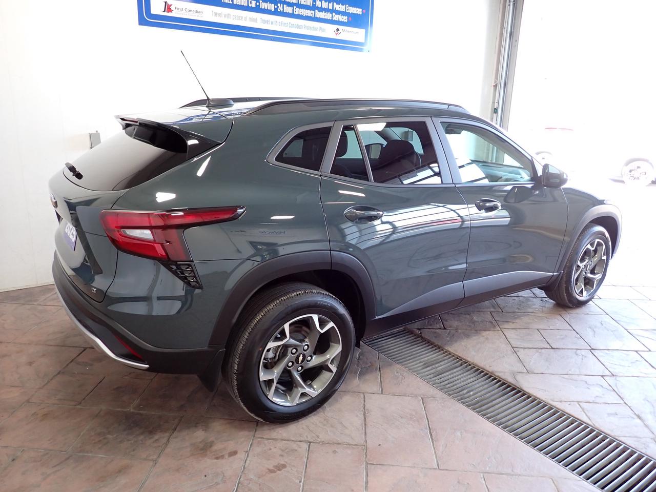 2025 Chevrolet Trax LT FWD 4DR Photo