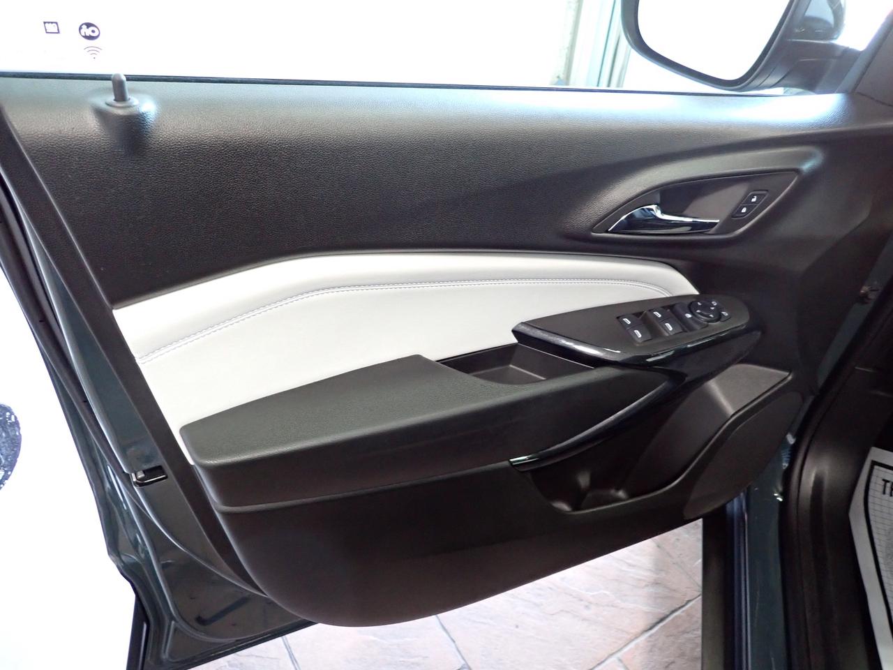 2025 Chevrolet Trax LT FWD 4DR Photo