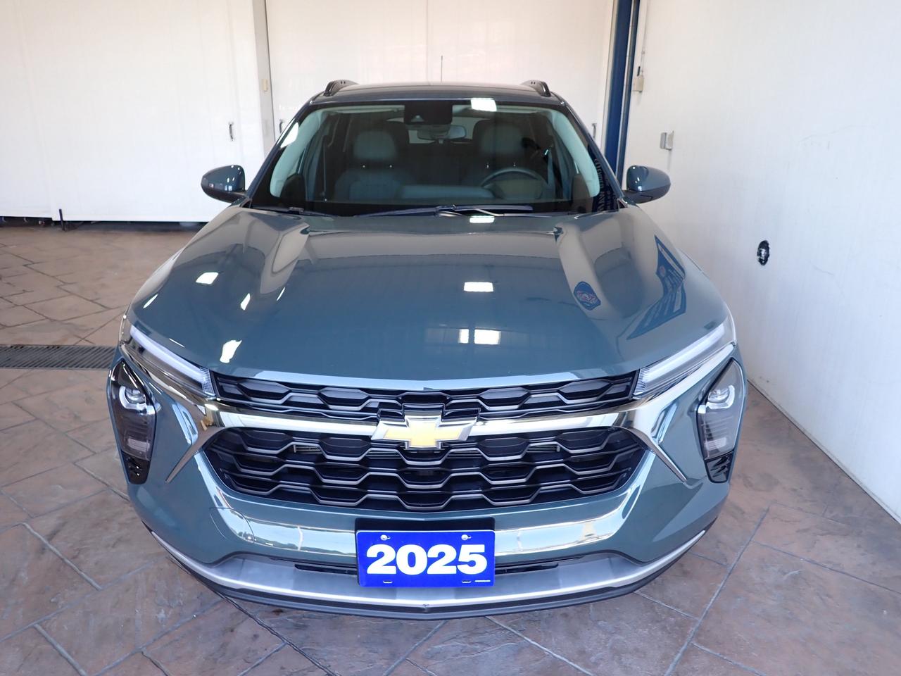 2025 Chevrolet Trax LT FWD 4DR Photo