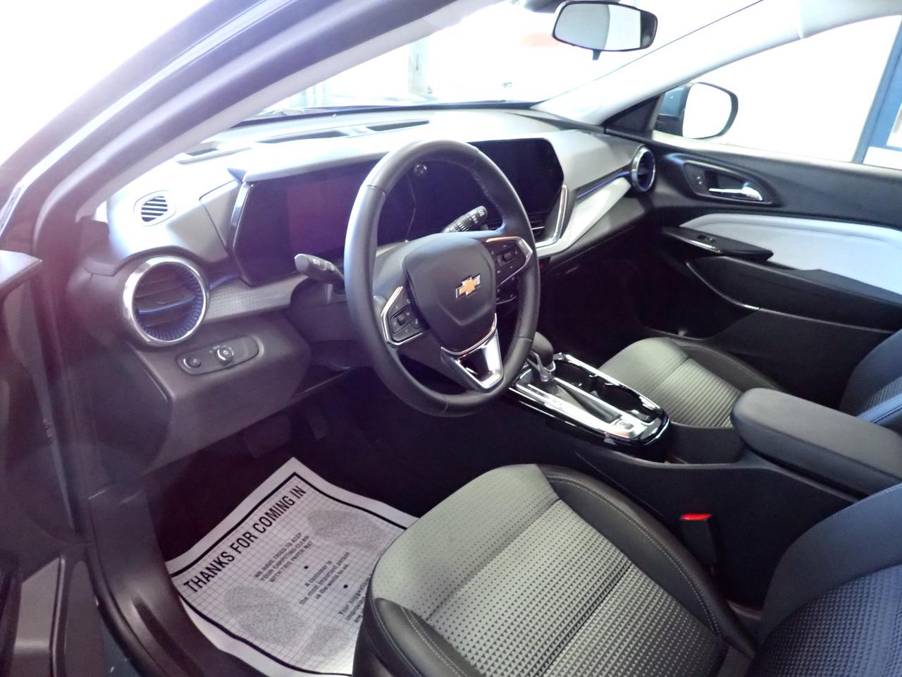 2025 Chevrolet Trax LT FWD 4DR Photo
