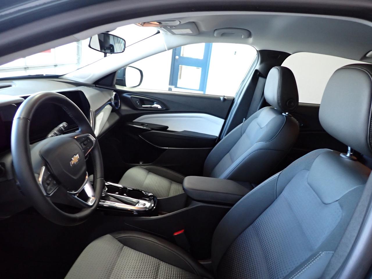 2025 Chevrolet Trax LT FWD 4DR Photo