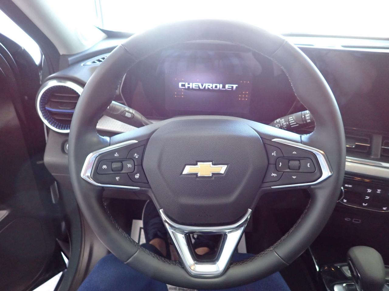 2025 Chevrolet Trax LT FWD 4DR Photo