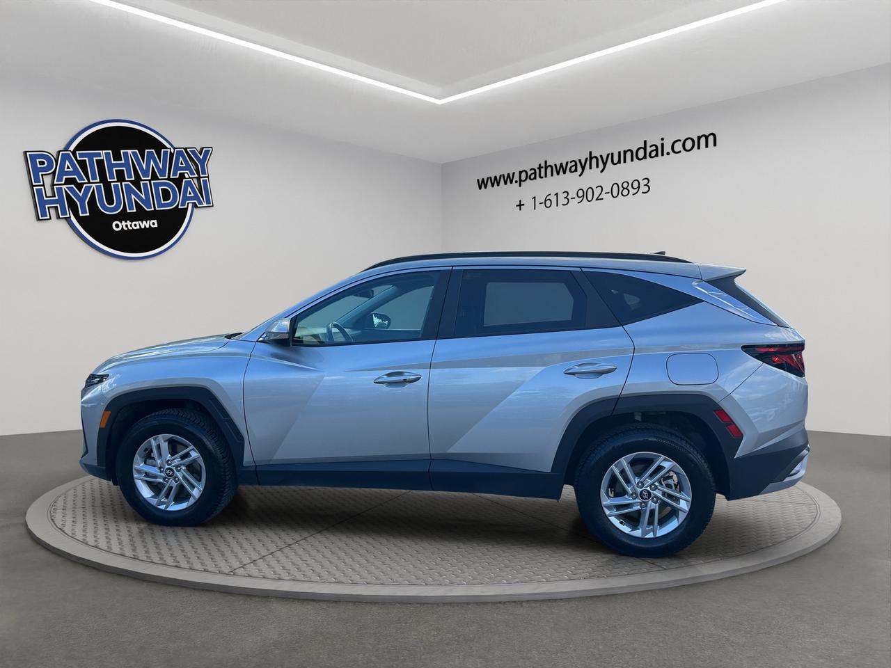 2025 Hyundai Tucson Preferred |  All-Wheel Drive (AWD) | Adaptive Cruise Control | Blind-Spot Collision Warning | Photo