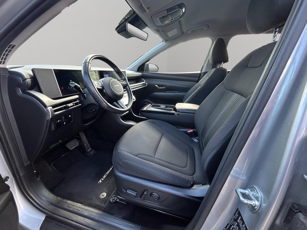 2025 Hyundai Tucson Preferred |  All-Wheel Drive (AWD) | Adaptive Cruise Control | Blind-Spot Collision Warning | Photo