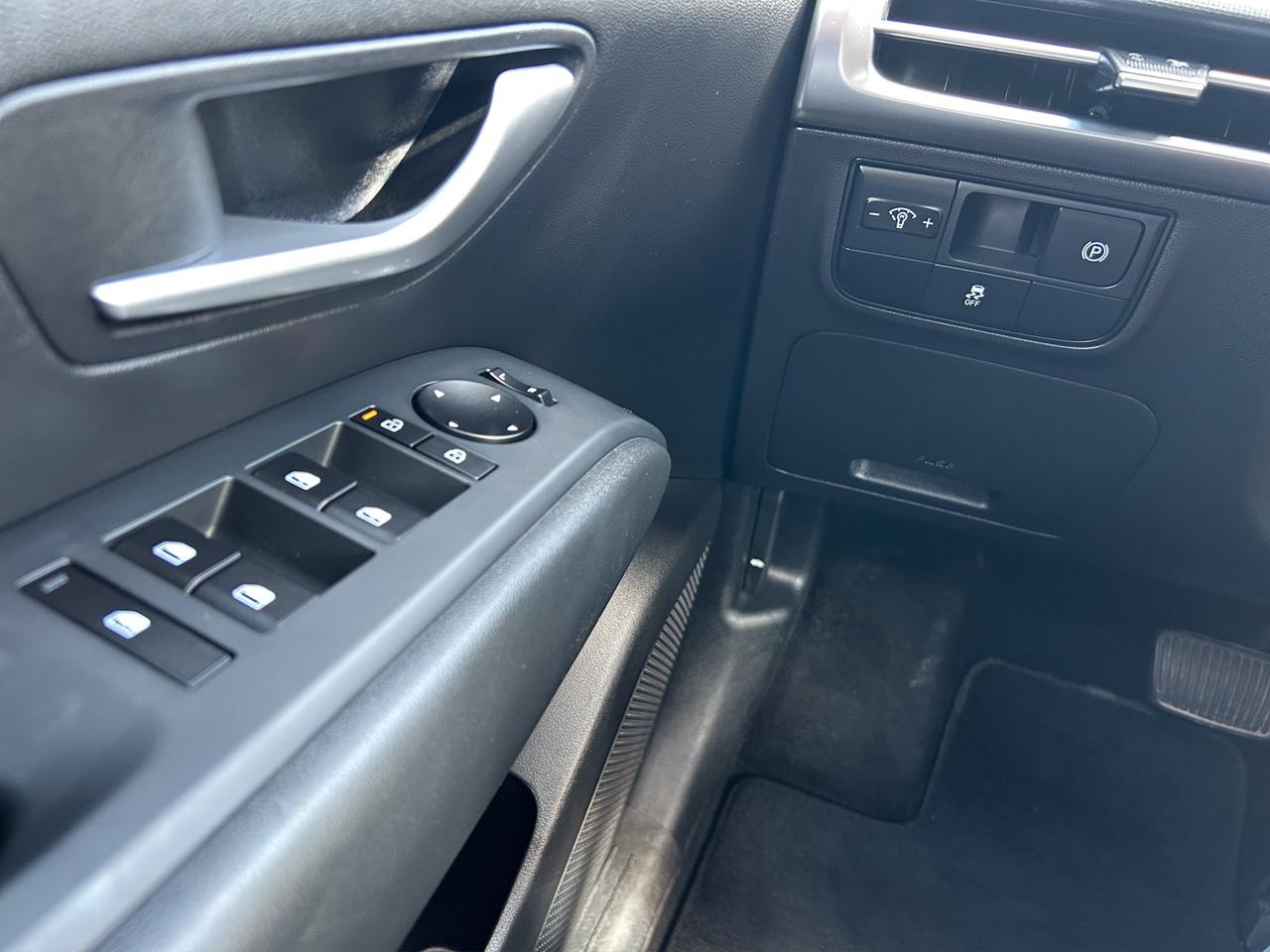 2025 Hyundai Tucson Preferred |  All-Wheel Drive (AWD) | Adaptive Cruise Control | Blind-Spot Collision Warning | Photo