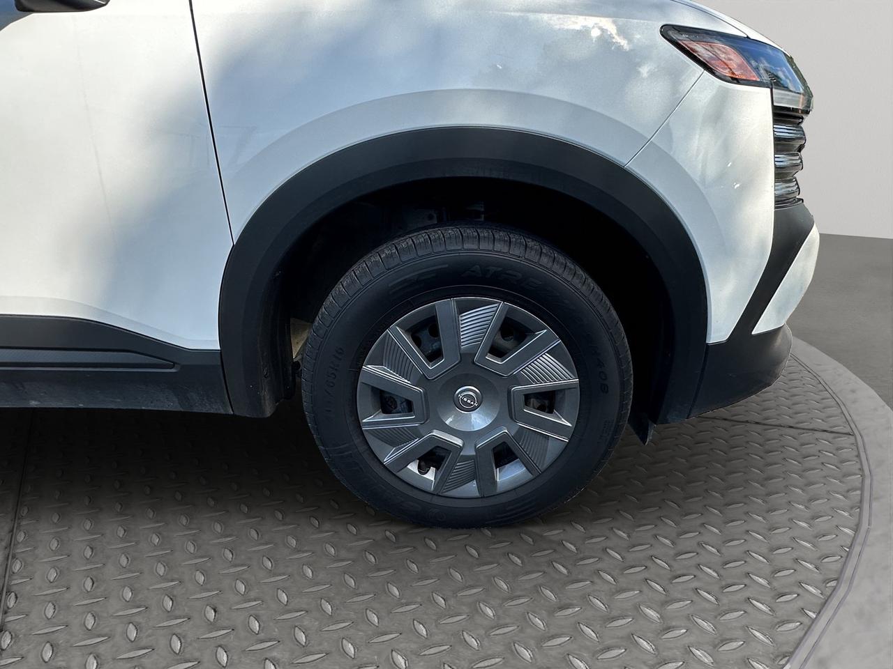 2025 Nissan Kicks S | Remote Keyless Entry w/Push Start | Automatic Emergency Braking | AWD | Blind Spot Warning Photo5