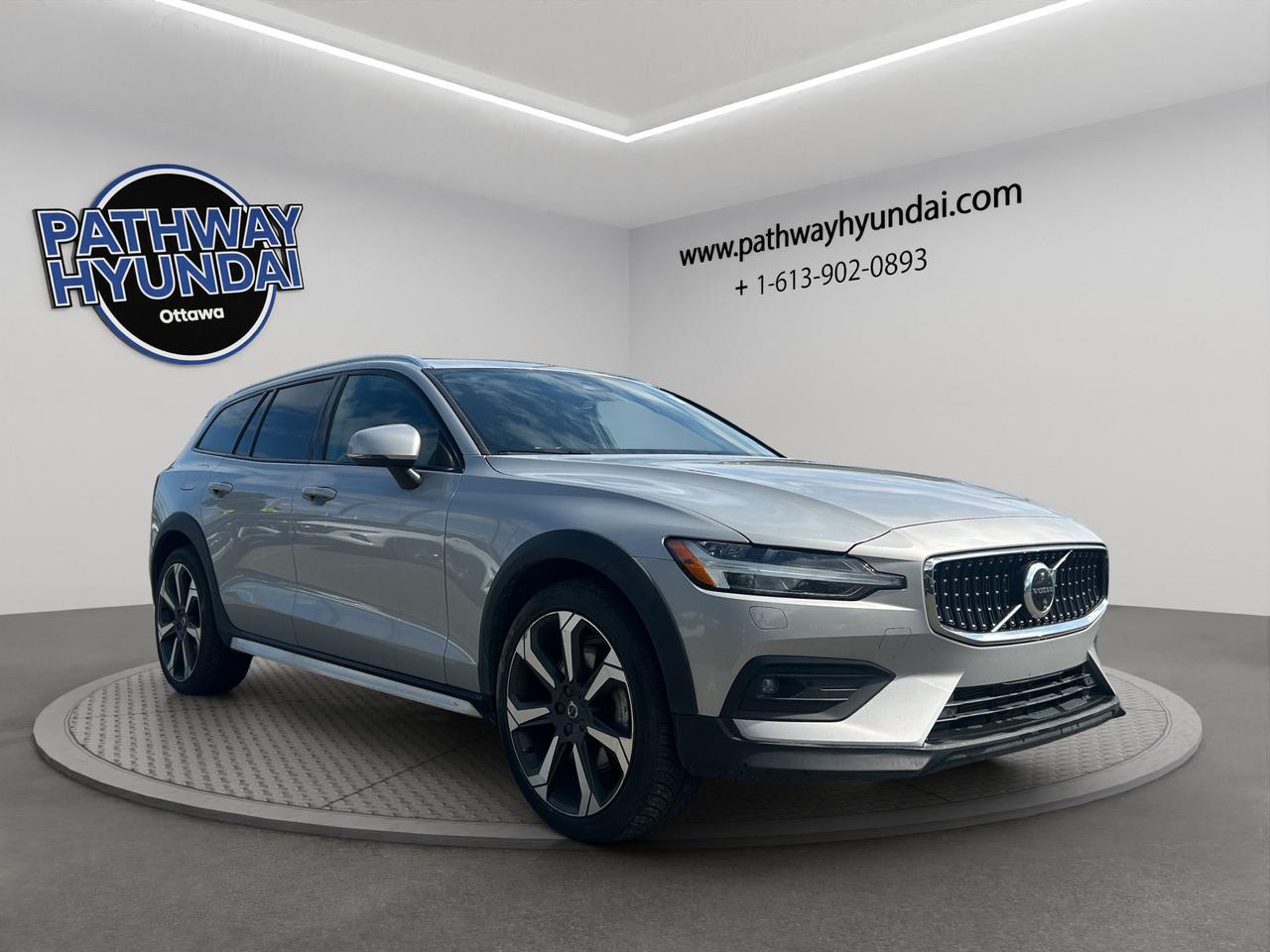 2024 Volvo V60 Cross Country | Reverse Cam | Heated Seats Photo