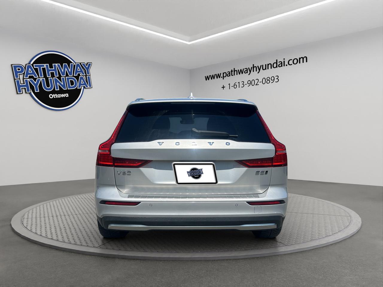 2024 Volvo V60 Cross Country | Reverse Cam | Heated Seats Photo