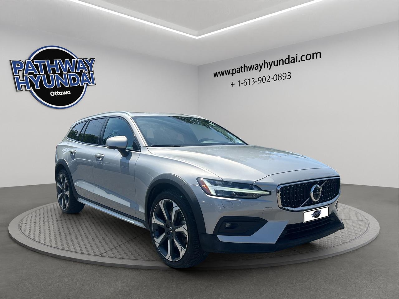 2024 Volvo V60 Cross Country | Reverse Cam | Heated Seats Photo0