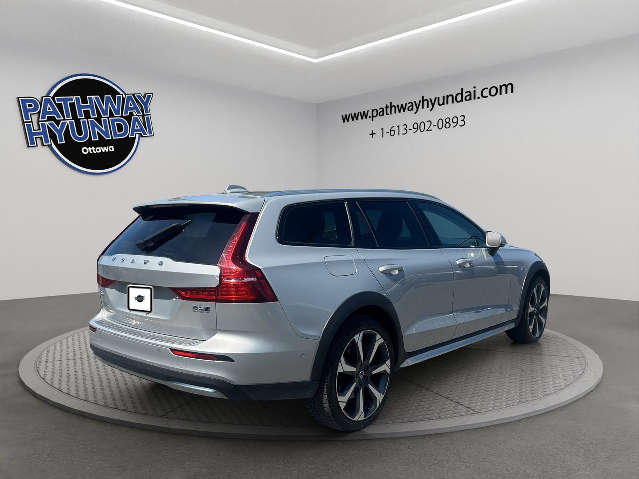 2024 Volvo V60 Cross Country | Reverse Cam | Heated Seats Photo