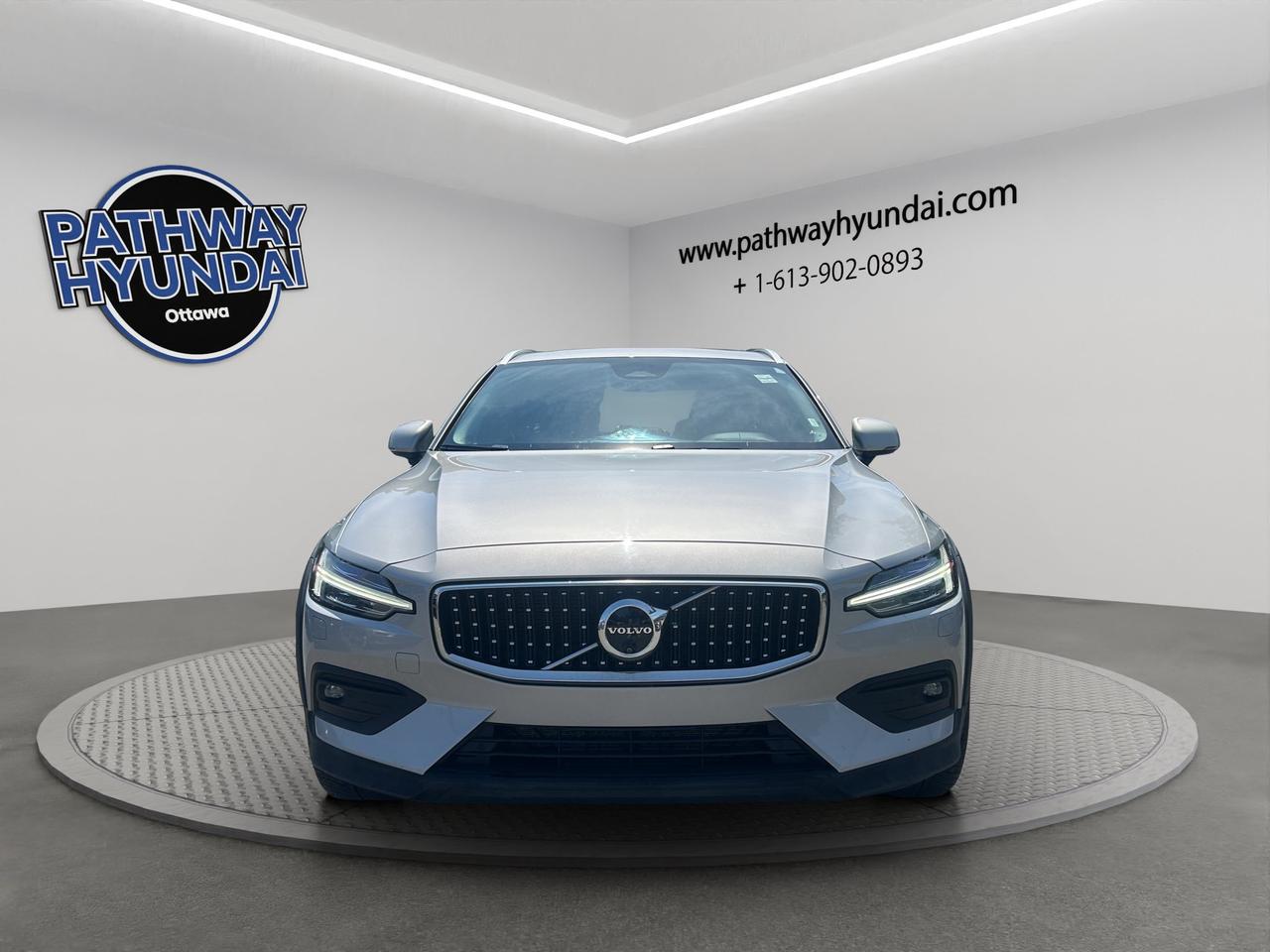2024 Volvo V60 Cross Country | Reverse Cam | Heated Seats Photo
