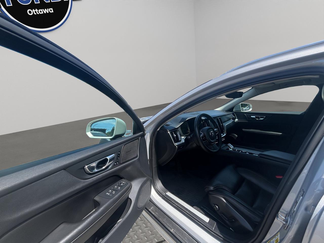 2024 Volvo V60 Cross Country | Reverse Cam | Heated Seats Photo