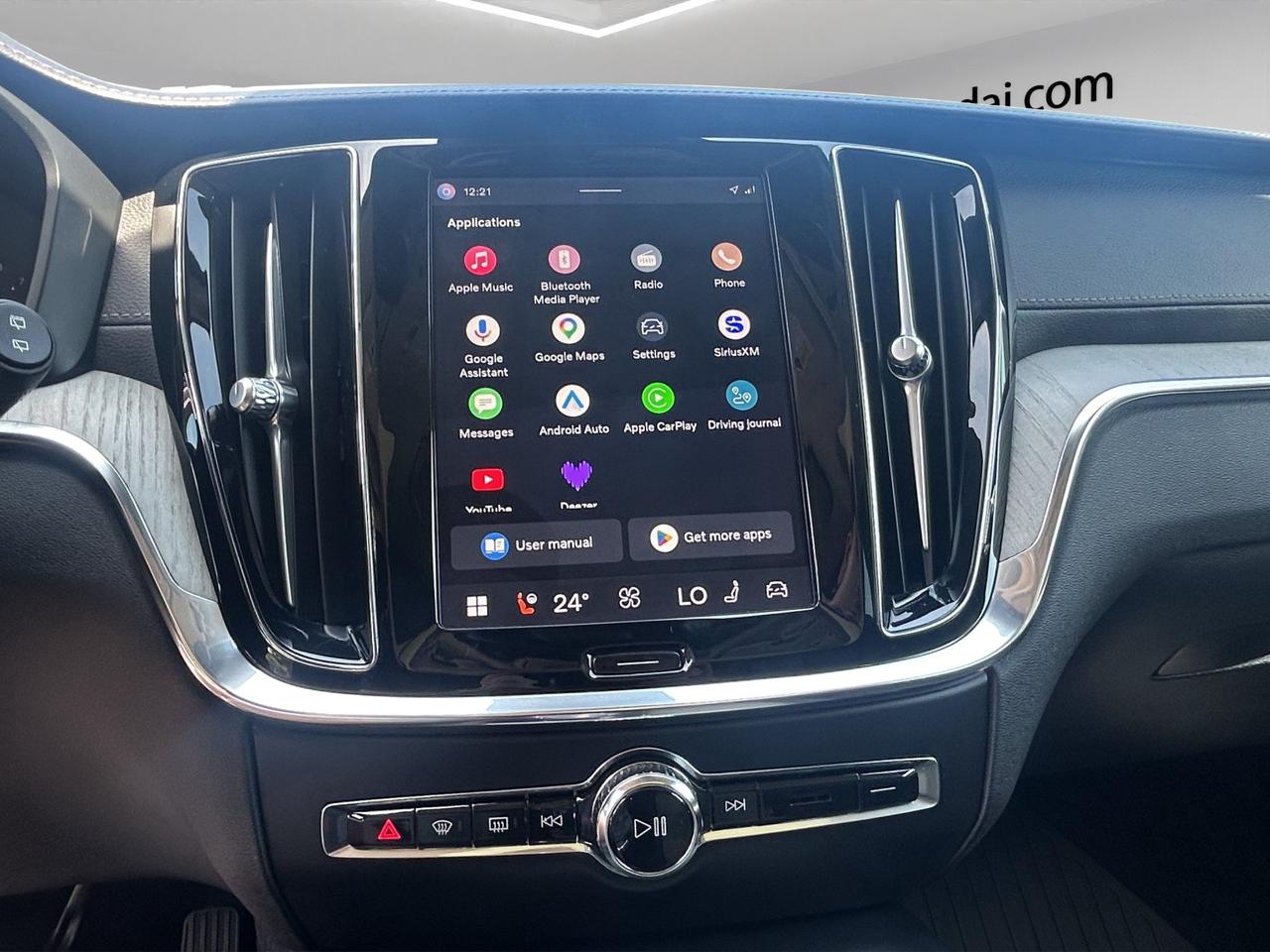 2024 Volvo V60 Cross Country | Reverse Cam | Heated Seats Photo