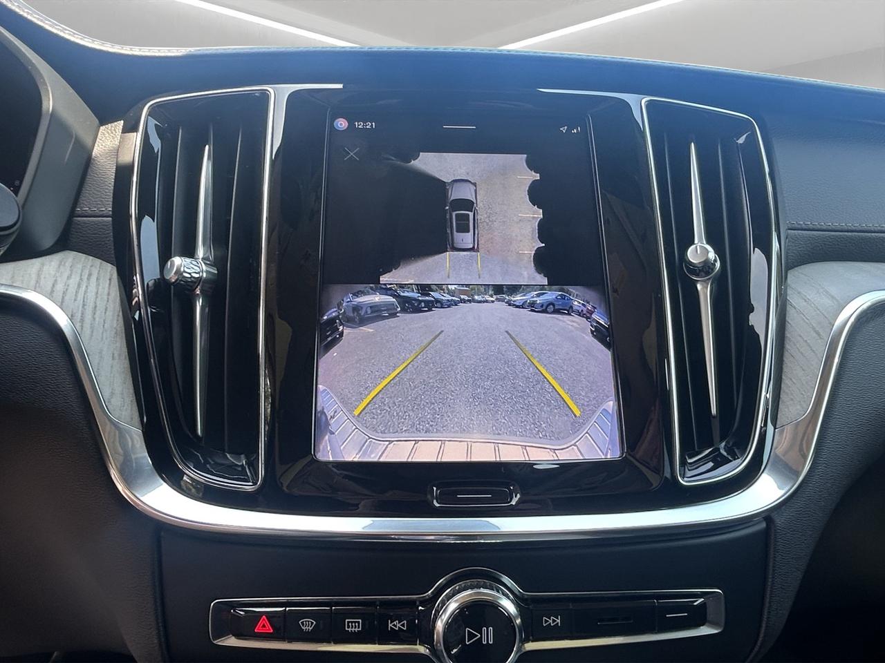 2024 Volvo V60 Cross Country | Reverse Cam | Heated Seats Photo
