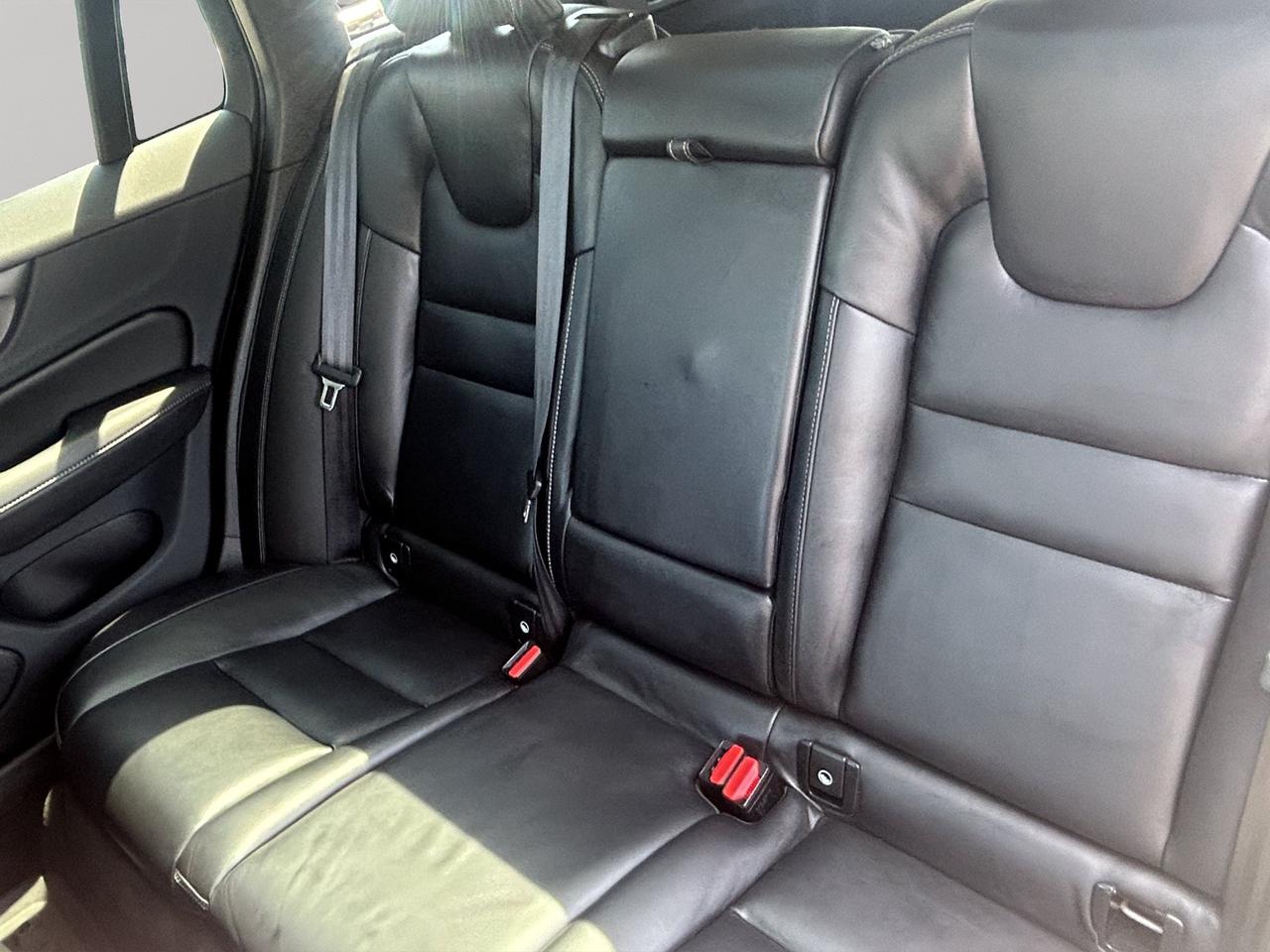 2024 Volvo V60 Cross Country | Reverse Cam | Heated Seats Photo