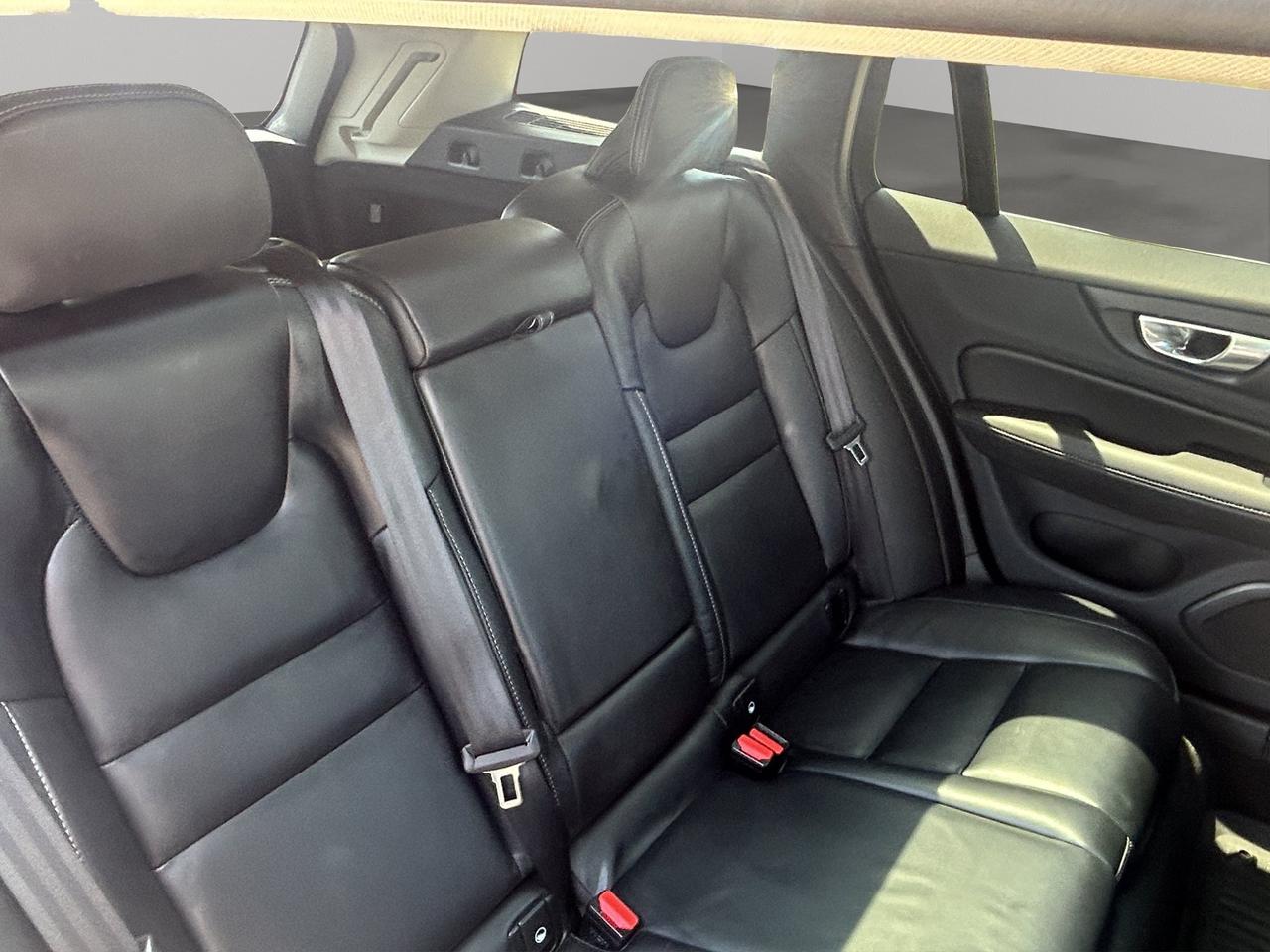 2024 Volvo V60 Cross Country | Reverse Cam | Heated Seats Photo