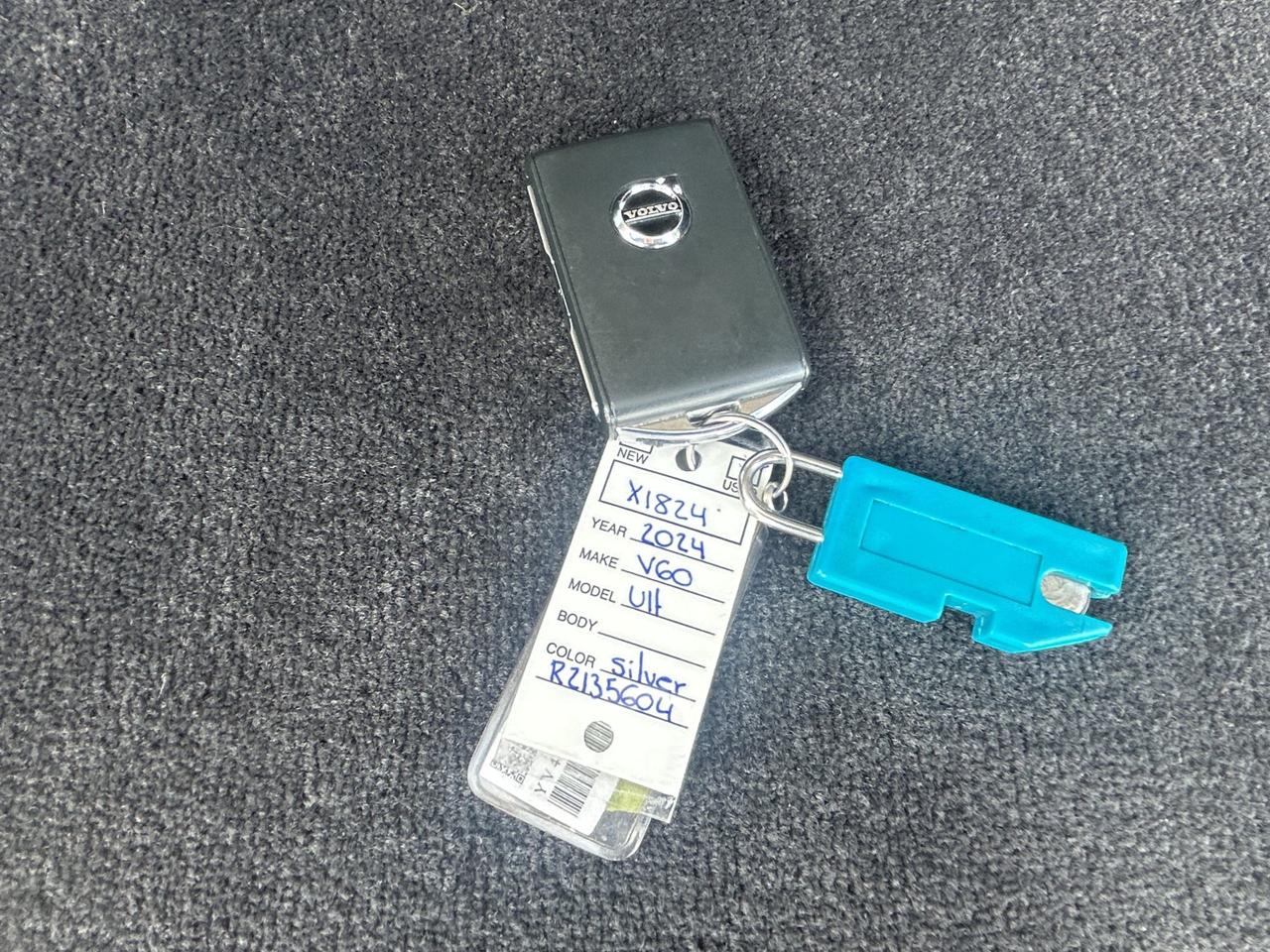 2024 Volvo V60 Cross Country | Reverse Cam | Heated Seats Photo