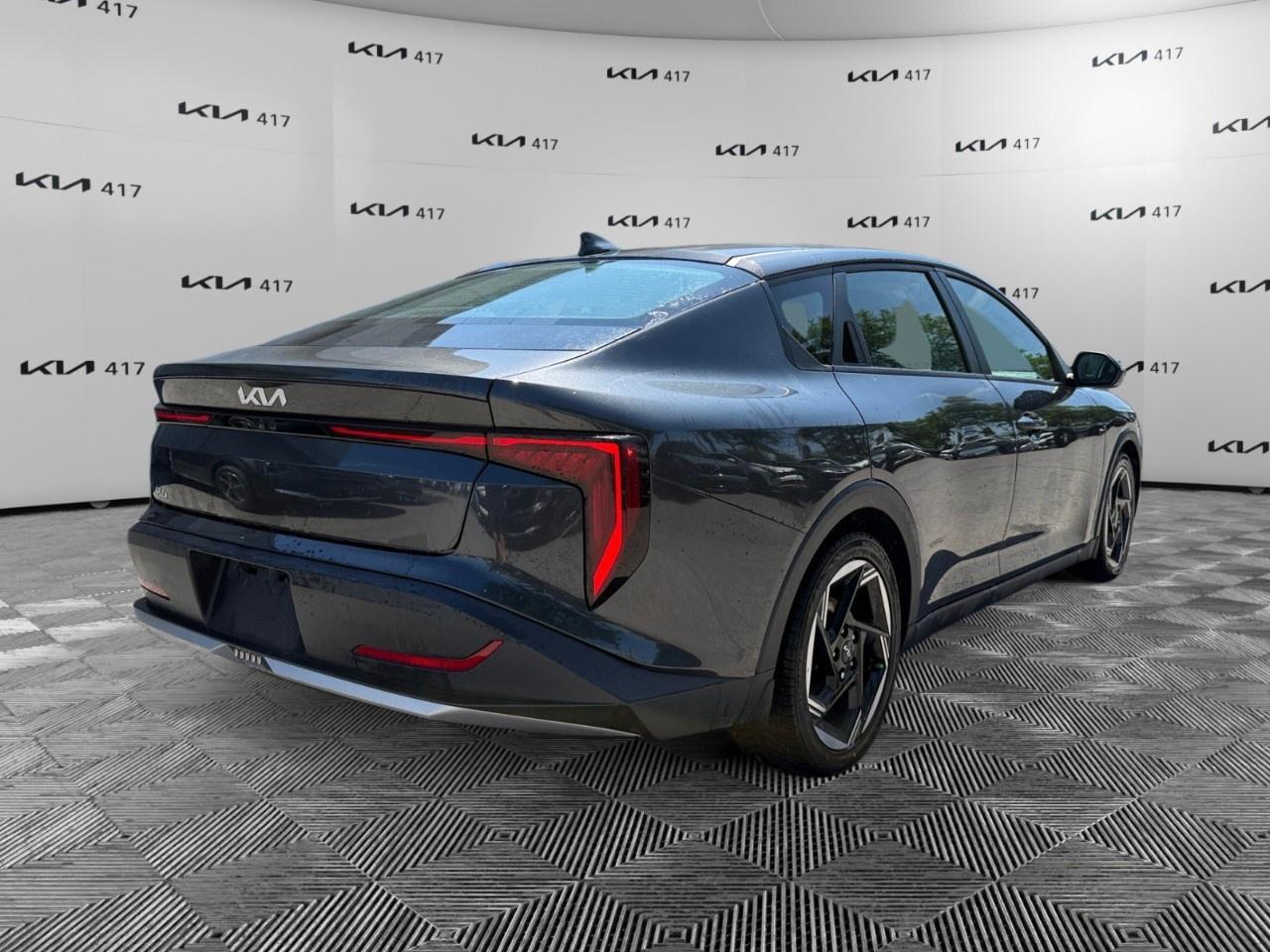 2025 Kia K4 EX FWD Photo4