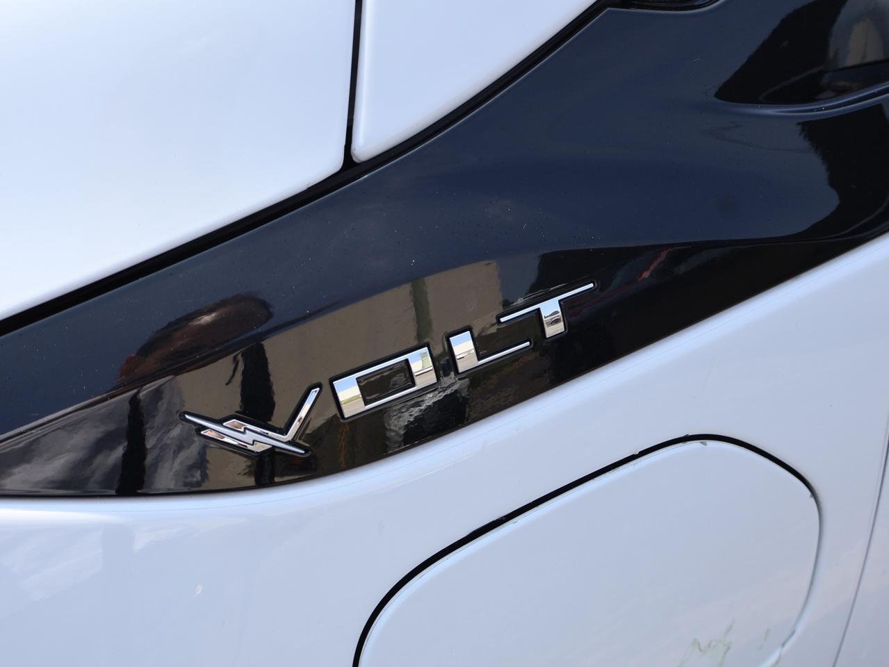 2017 Chevrolet Volt LT CERTIFIED CAMERA BLUETOOTH HEATED SEATS CRUISE ALLOYS Photo