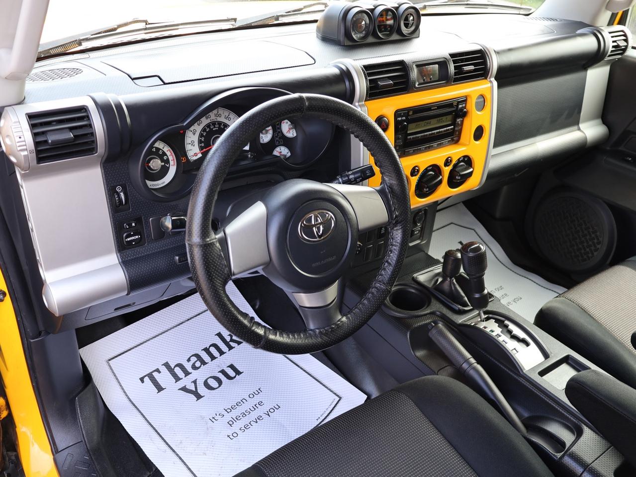 2008 Toyota FJ Cruiser 4WD AT *ACCIDENT FREE* CRUISE CONTROL ALLOYS RUNNING BOARDS Photo