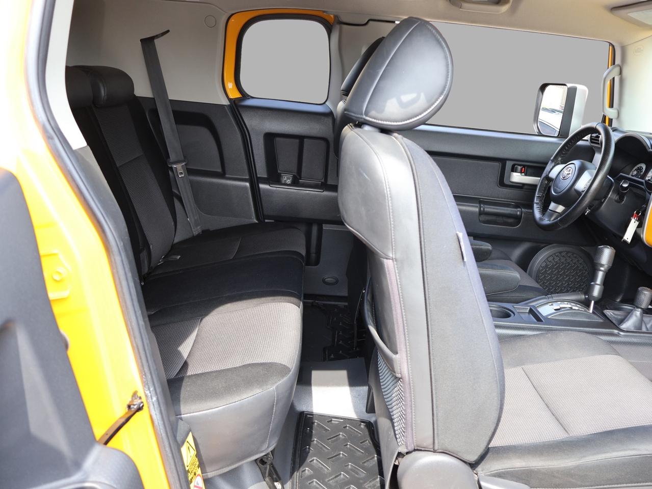 2008 Toyota FJ Cruiser 4WD AT *ACCIDENT FREE* CRUISE CONTROL ALLOYS RUNNING BOARDS Photo