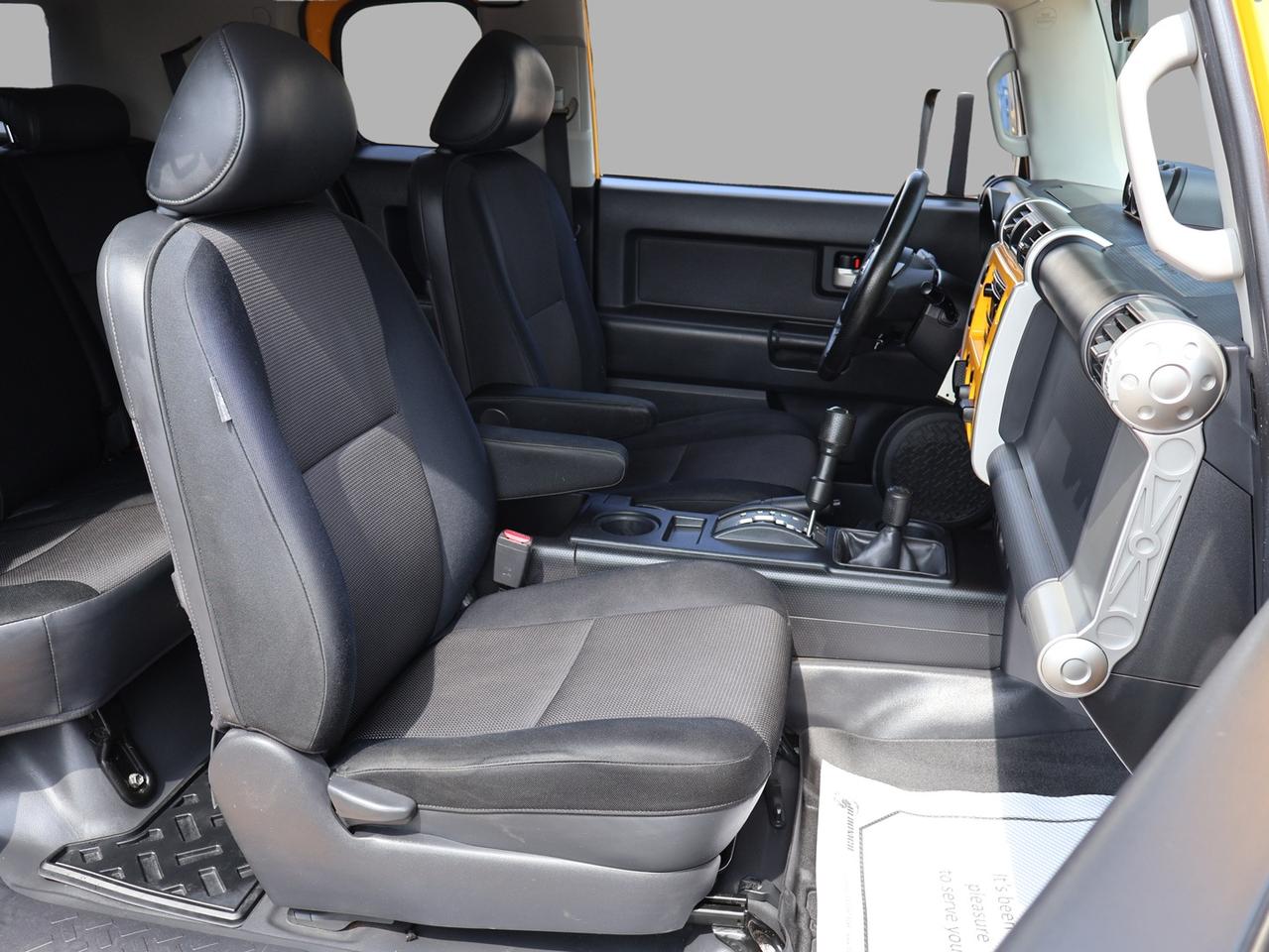 2008 Toyota FJ Cruiser 4WD AT *ACCIDENT FREE* CRUISE CONTROL ALLOYS RUNNING BOARDS Photo