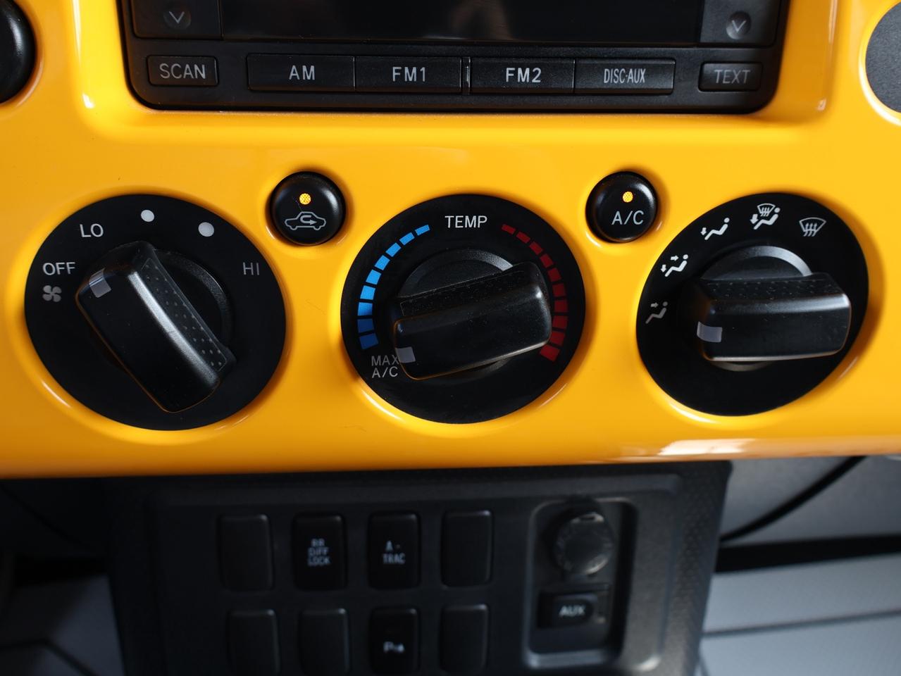 2008 Toyota FJ Cruiser 4WD AT *ACCIDENT FREE* CRUISE CONTROL ALLOYS RUNNING BOARDS Photo