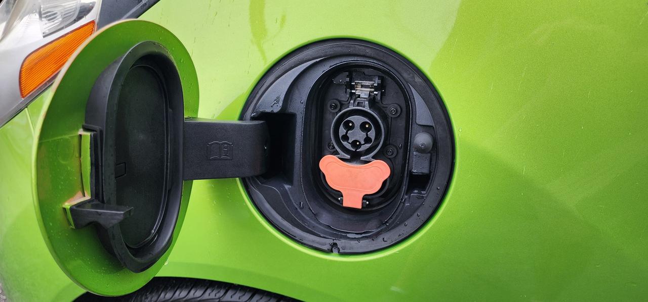 2015 Chevrolet Spark EV LT Photo4
