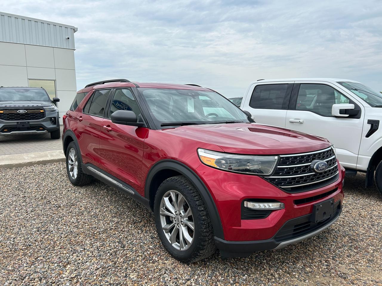 2020 Ford Explorer XLT 4WD Photo2