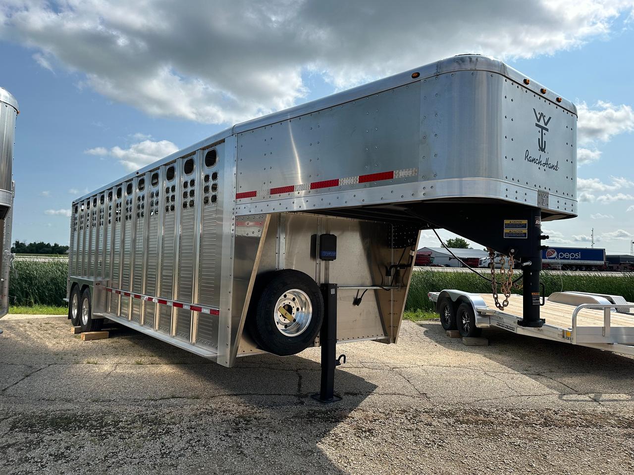 2027 Wilson Livestock 24' Wilson Ranch Hand Trailer Photo2