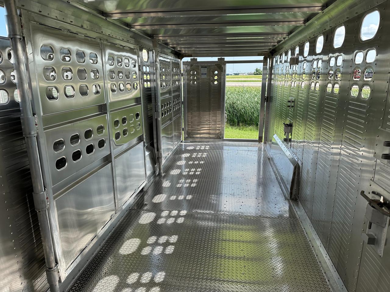 2027 Wilson Livestock 24' Wilson Ranch Hand Trailer Photo