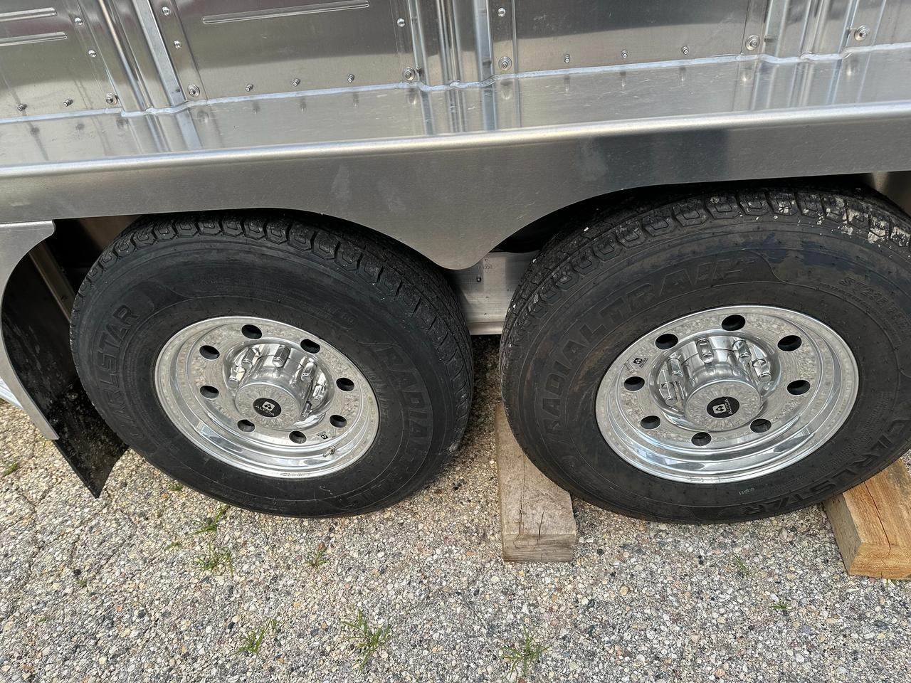 2027 Wilson Livestock 24' Wilson Ranch Hand Trailer Photo