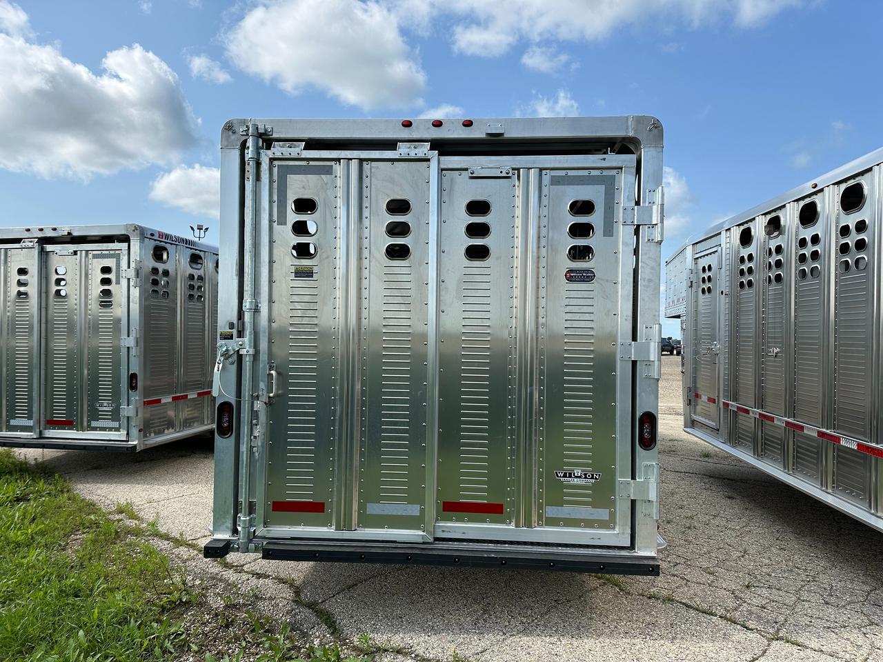 2027 Wilson Livestock 24' Wilson Ranch Hand Trailer Photo4