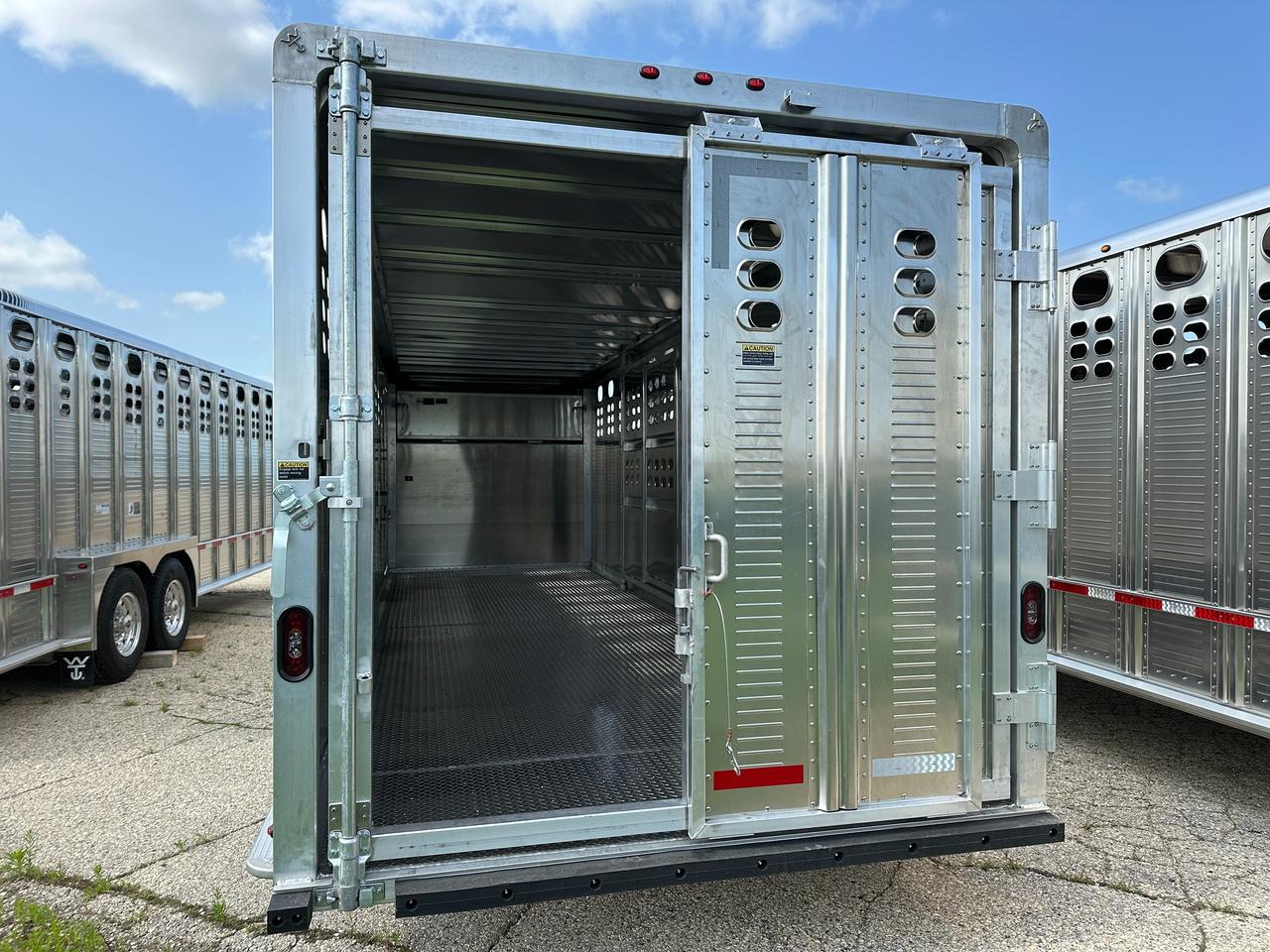 2027 Wilson Livestock 24' Wilson Ranch Hand Trailer Photo