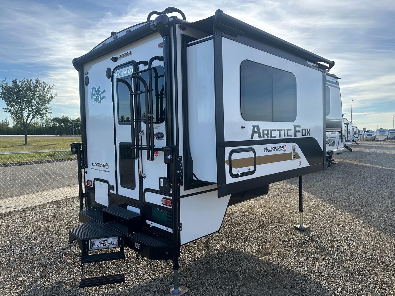 2027 ARCTIC FOX 811 