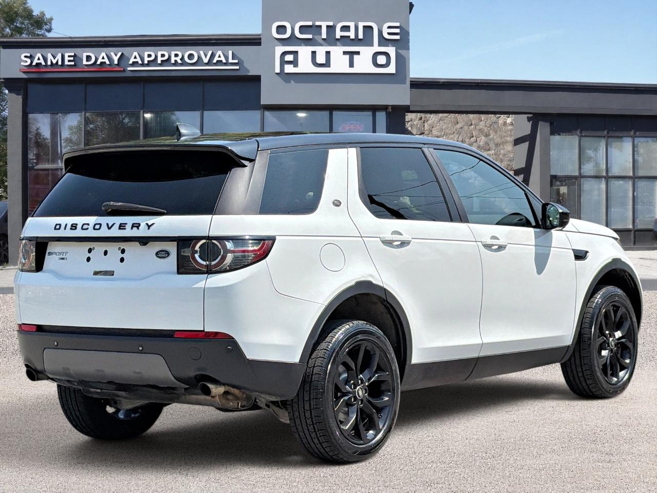 2017 Land Rover Discovery Sport HSE Photo