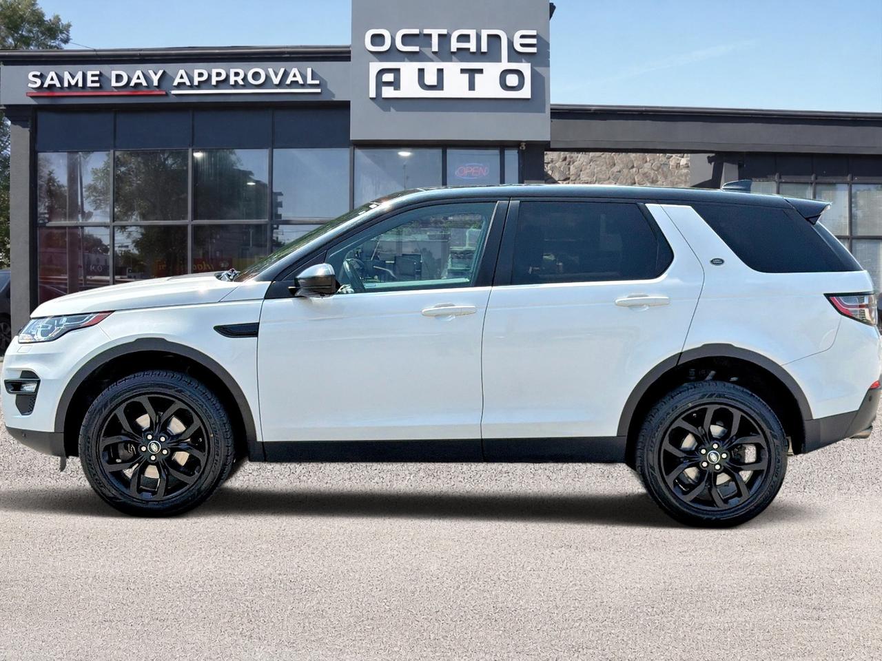 2017 Land Rover Discovery Sport HSE Photo