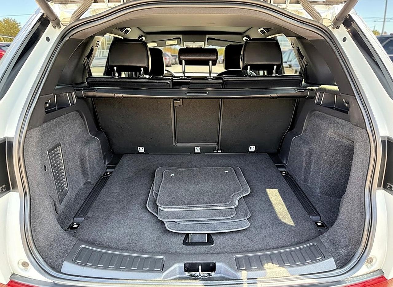 2017 Land Rover Discovery Sport HSE Photo