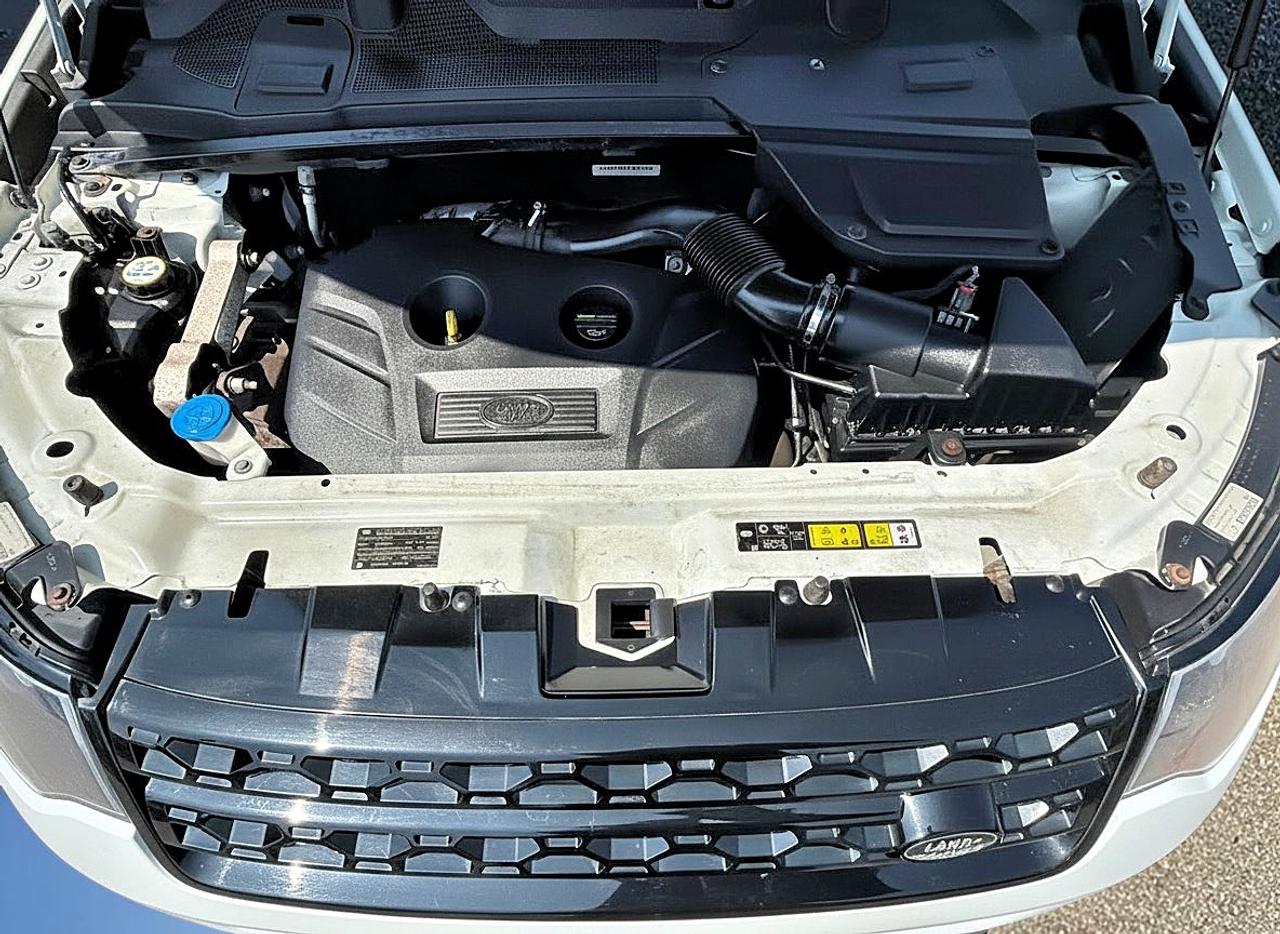 2017 Land Rover Discovery Sport HSE Photo