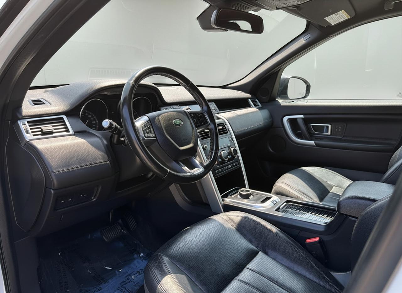 2017 Land Rover Discovery Sport HSE Photo