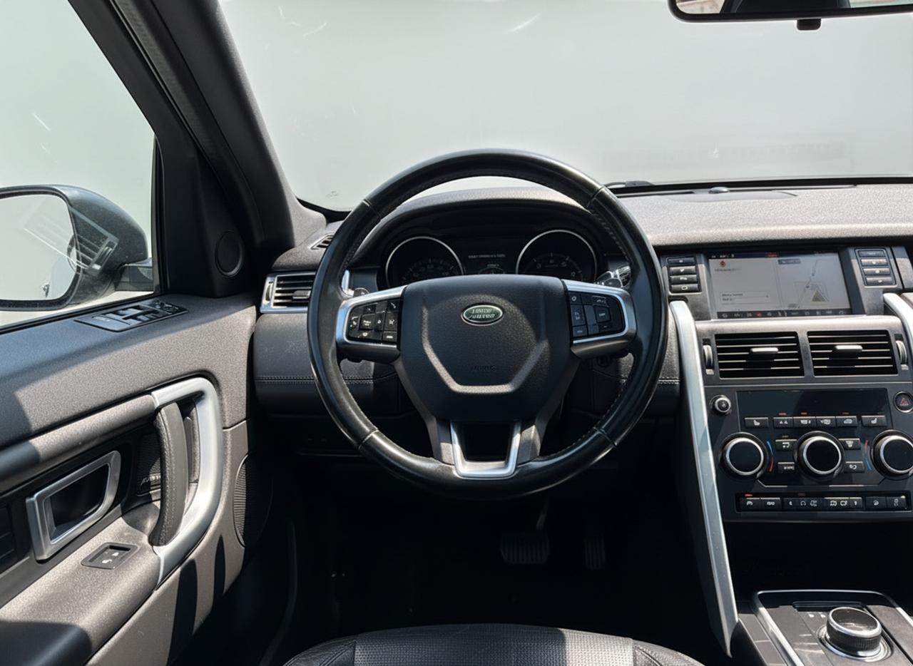 2017 Land Rover Discovery Sport HSE Photo