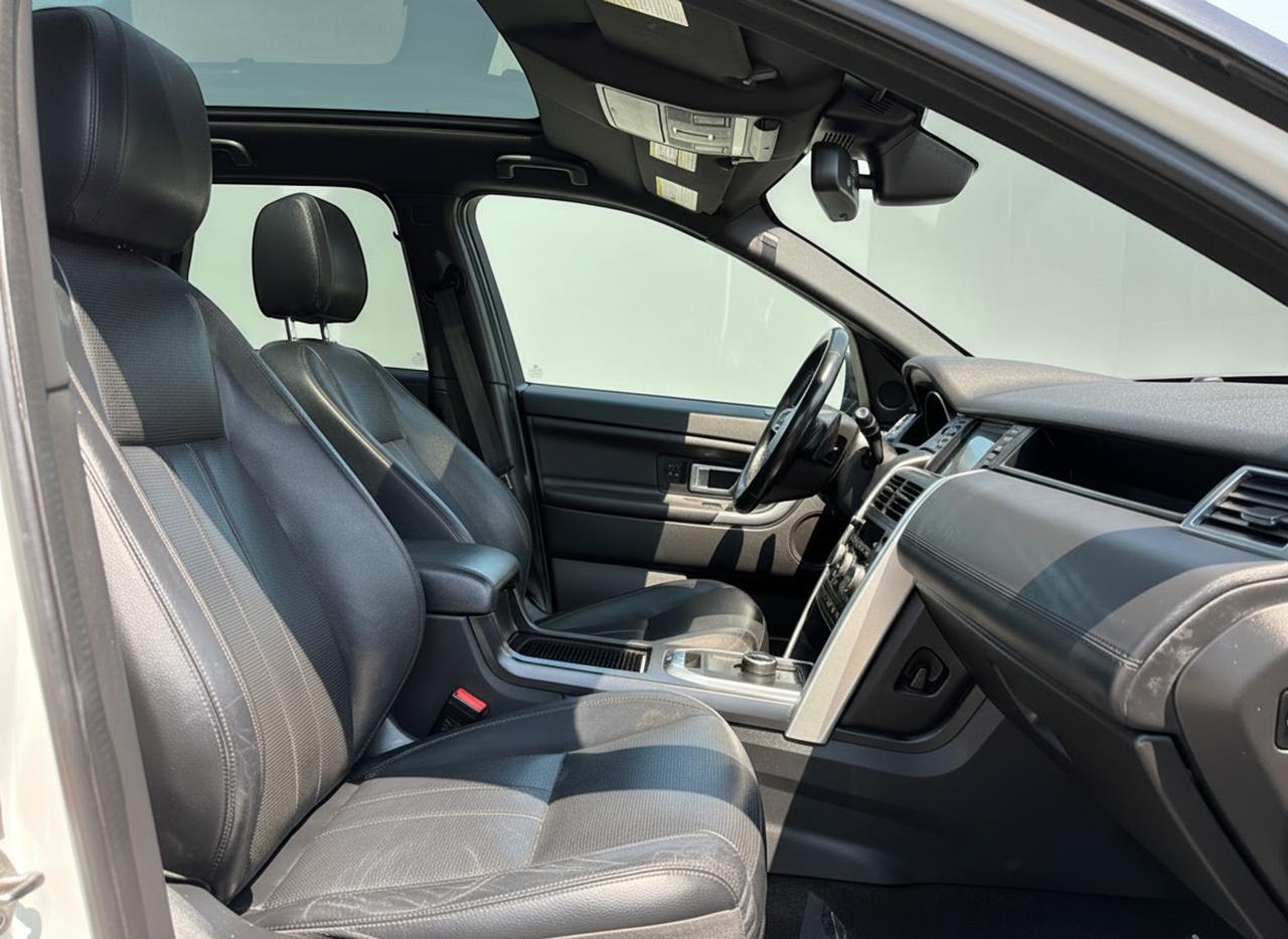 2017 Land Rover Discovery Sport HSE Photo