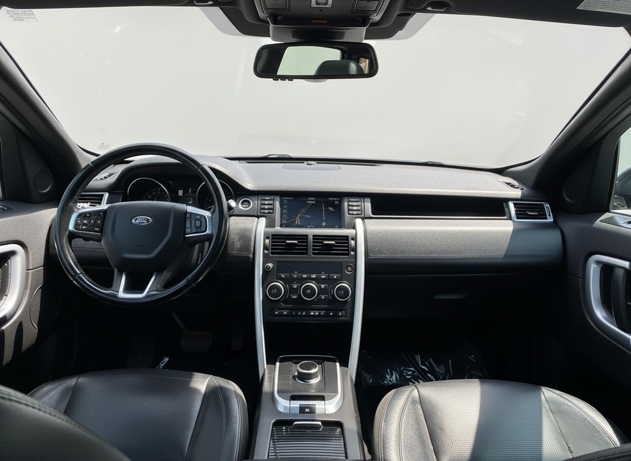 2017 Land Rover Discovery Sport HSE Photo