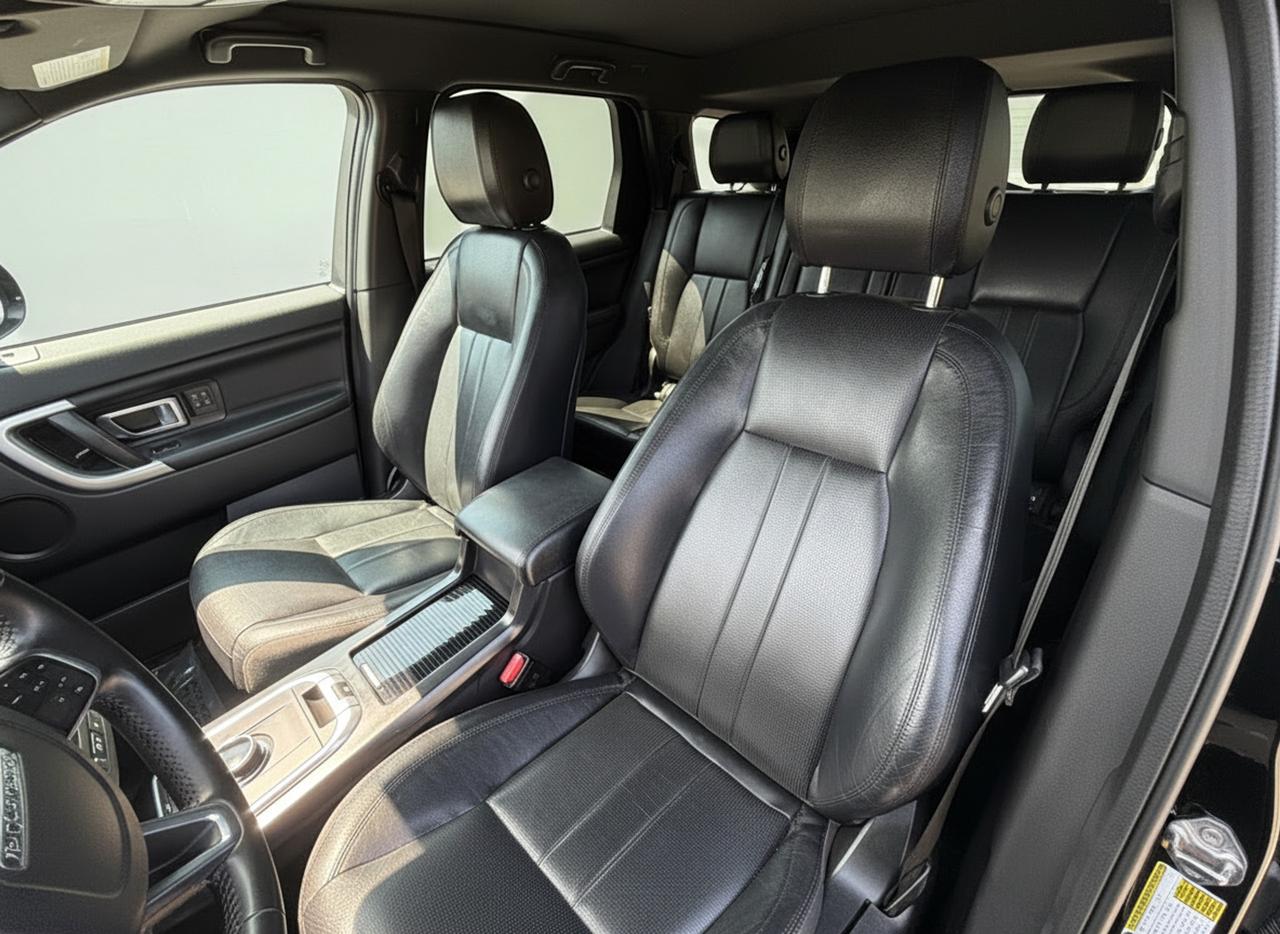 2017 Land Rover Discovery Sport HSE Photo