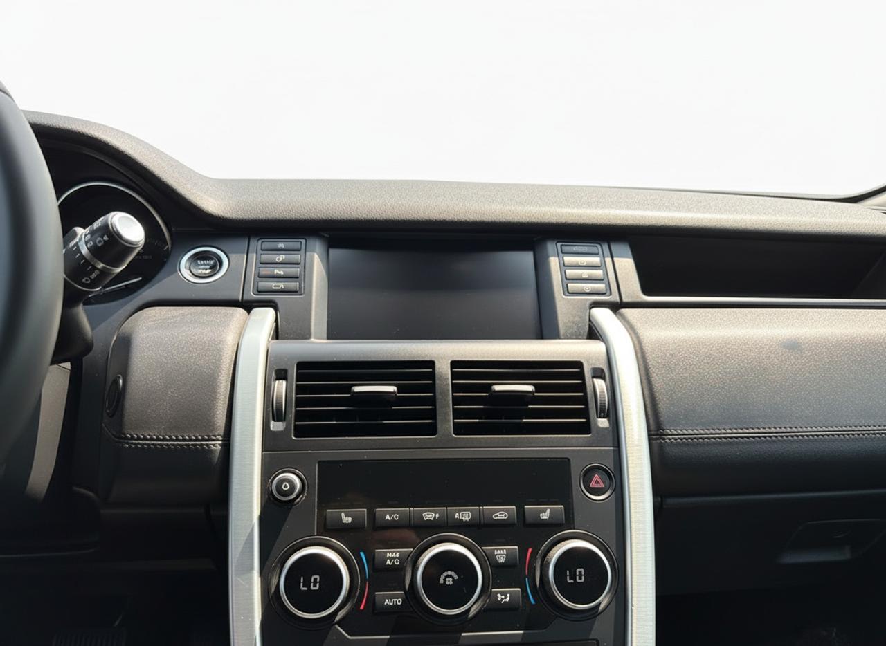 2017 Land Rover Discovery Sport HSE Photo