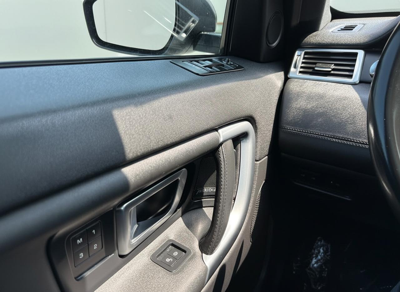 2017 Land Rover Discovery Sport HSE Photo