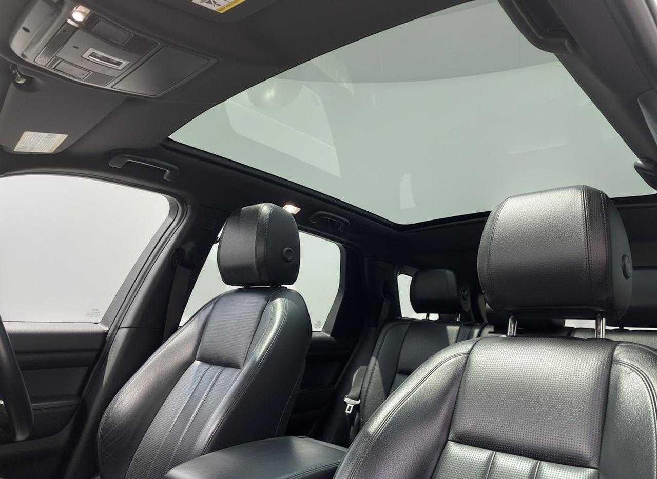 2017 Land Rover Discovery Sport HSE Photo