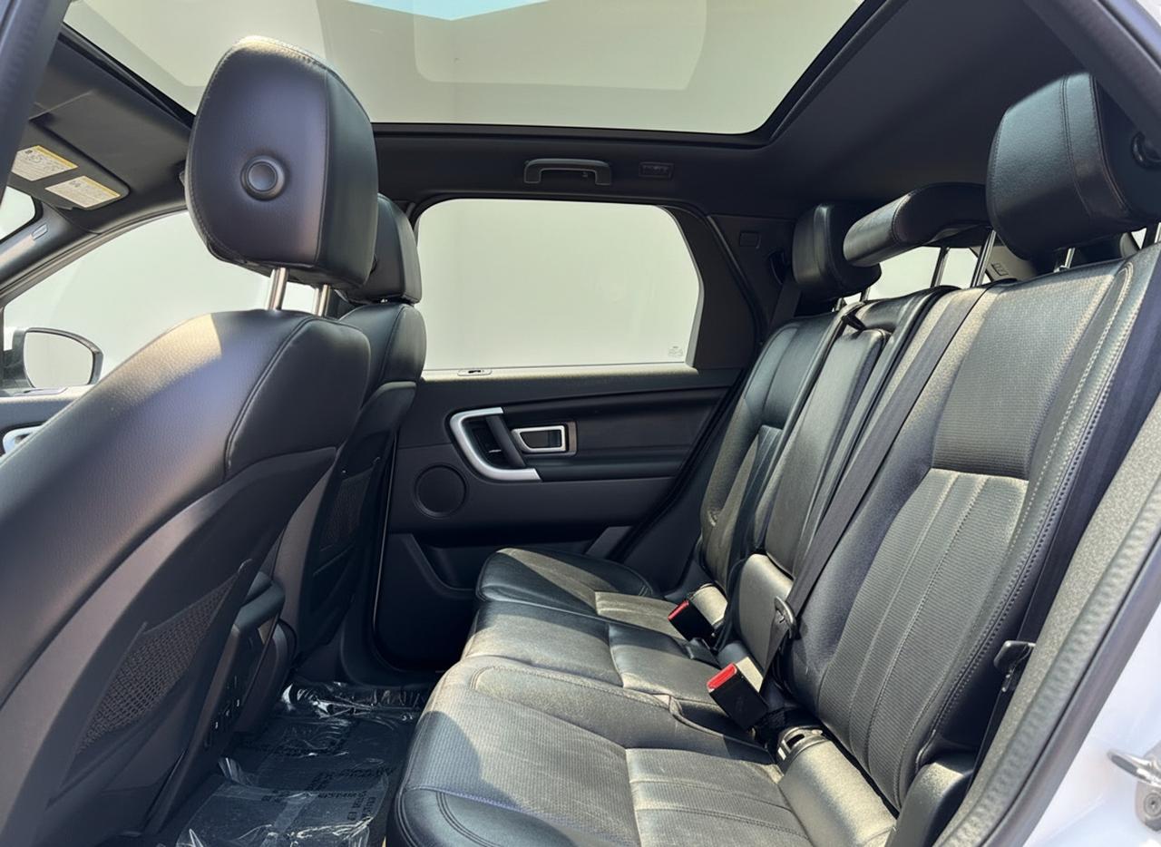 2017 Land Rover Discovery Sport HSE Photo