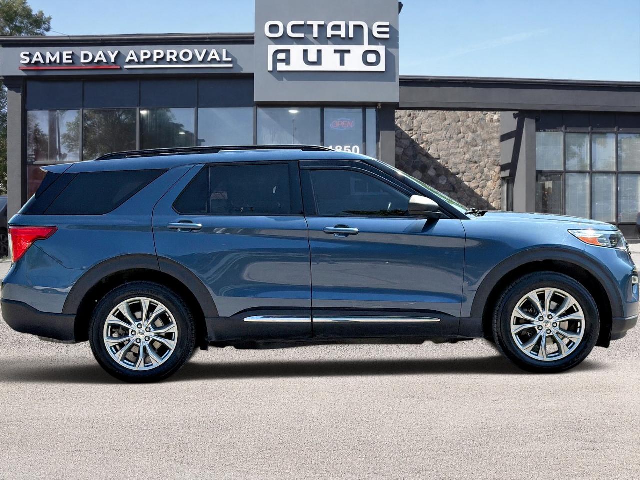 2020 Ford Explorer XLT 4WD Photo3